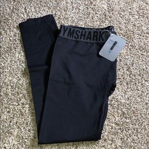 Gym shark leggings